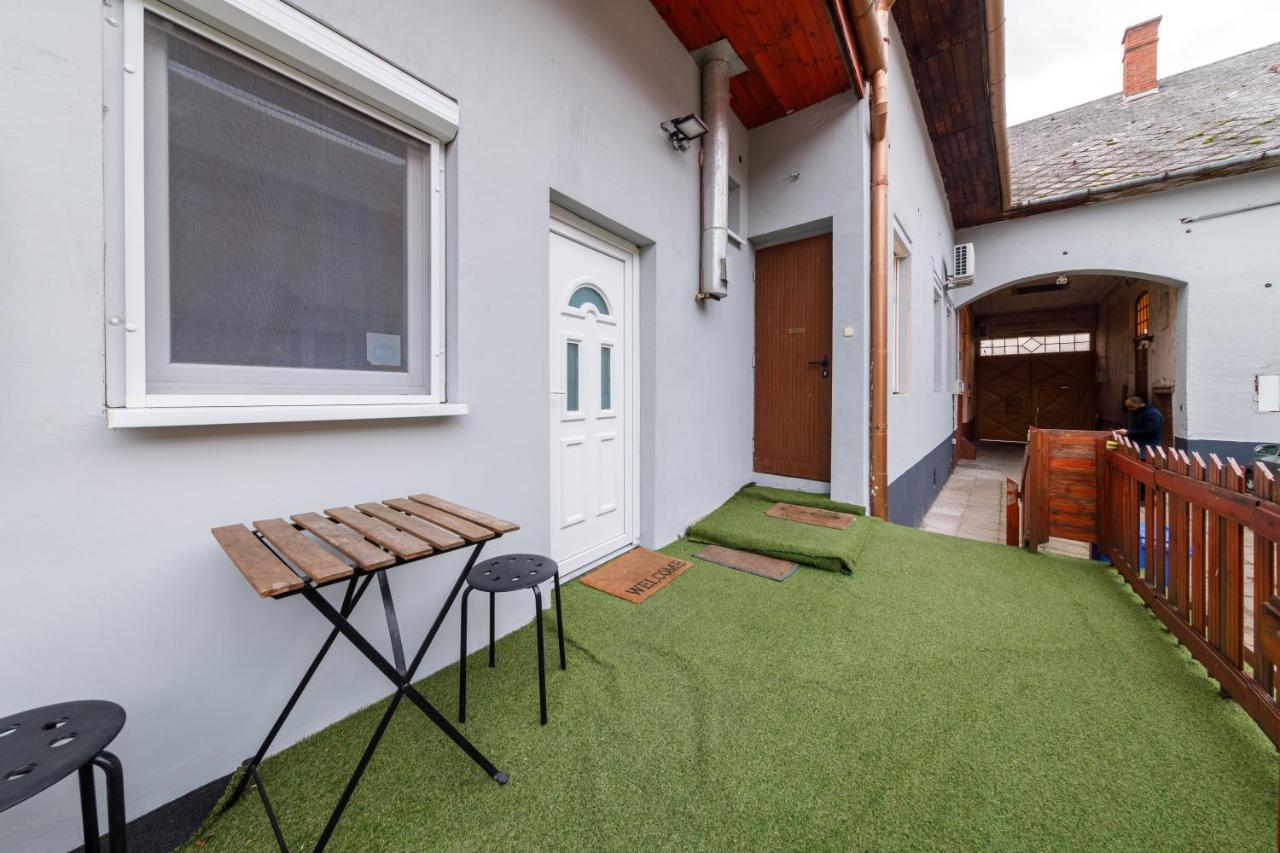 Cozy Modern Space At The Heart Of The City Debrecen Exterior photo